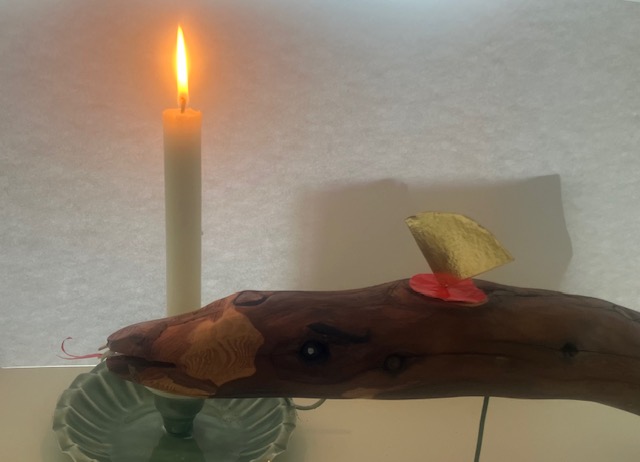 par ce serpent de bois.